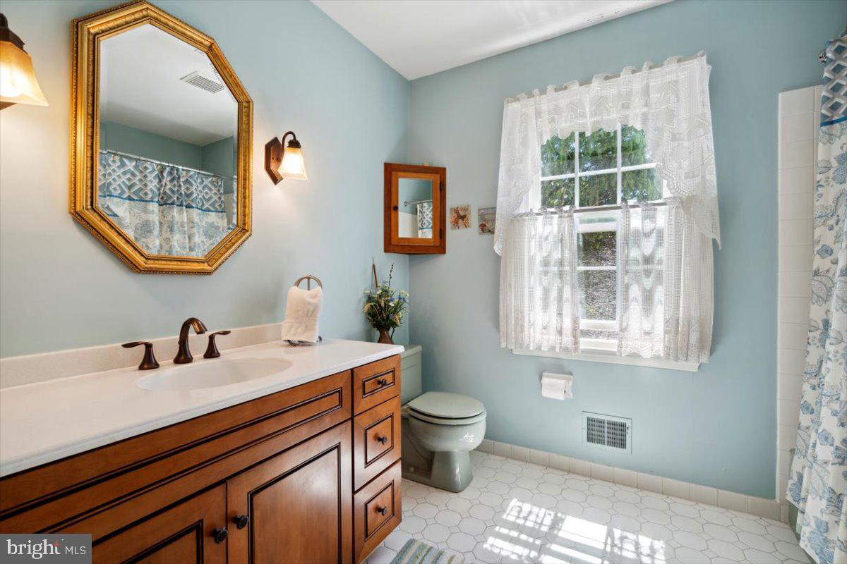 2310 Pineview Drive Malvern, PA 19355 - Photo 25 of 34 Main Bathroom