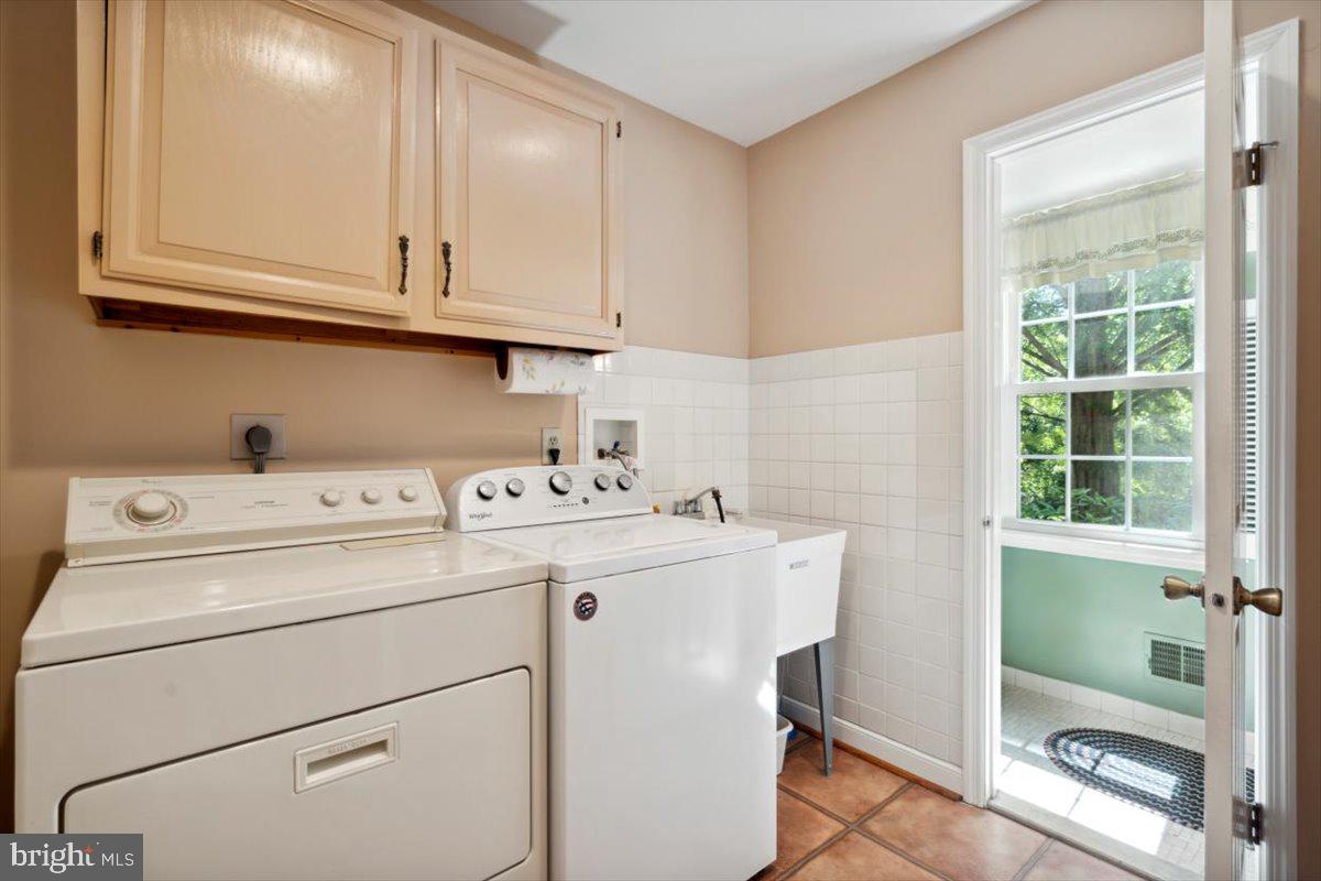2310 Pineview Drive Malvern, PA 19355 - Photo 30 of 34 Laundry Room and Powder Room