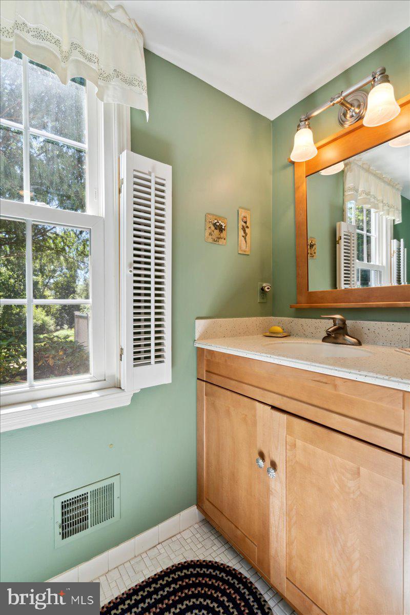 2310 Pineview Drive Malvern, PA 19355 - Photo 31 of 34 Powder Room