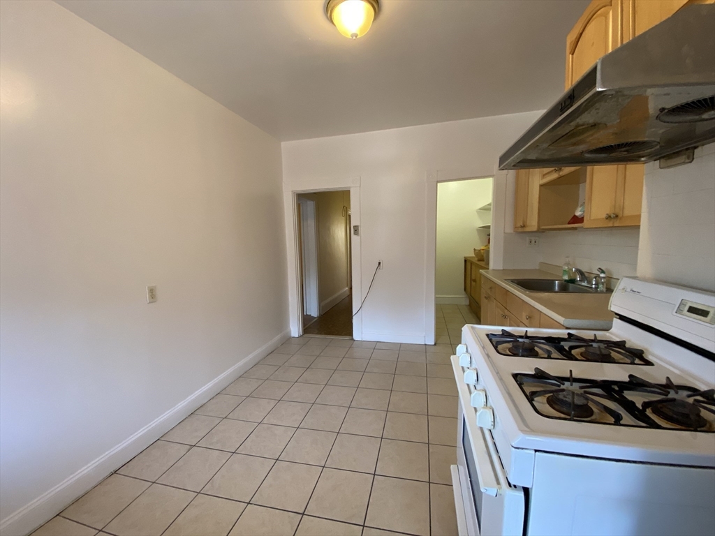 884 Huntington Avenue, Unit 3 Boston, MA 02115 - Photo 4 of 9 a kitchen with a stove and a refrigerator