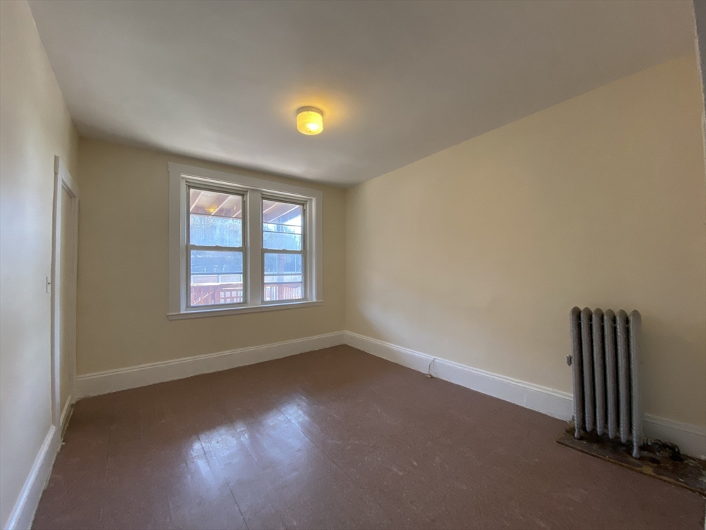 884 Huntington Avenue, Unit 3 Boston, MA 02115 - Photo 5 of 9 an empty room with a window