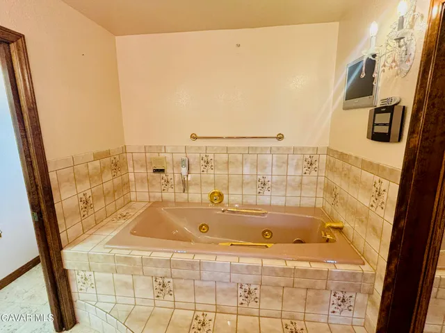 $3,199 | 527 Westlake Drive, Palmdale, CA 93551