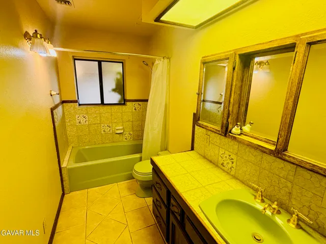 $3,199 | 527 Westlake Drive, Palmdale, CA 93551