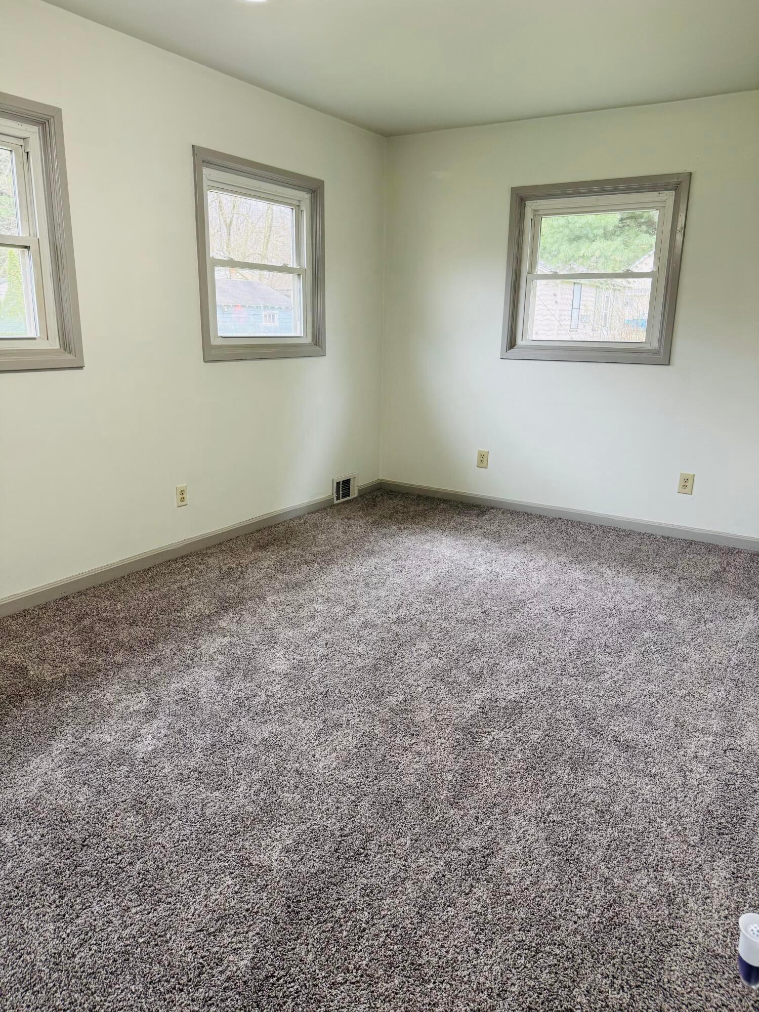 1015 Hart Road Columbus, OH 43223 - Photo 22 of 34 Bedroom 2