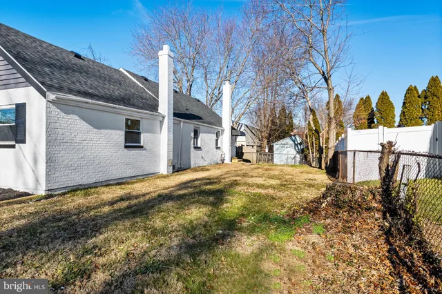 a view of backyard of house