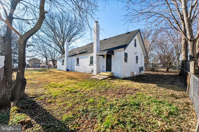 a house view with a outdoor space