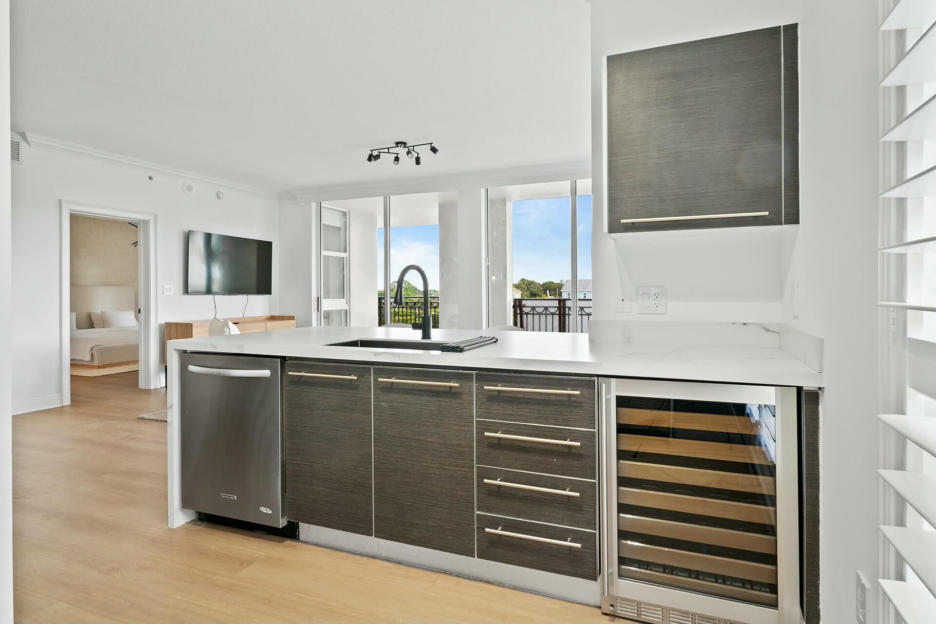 550 Okeechobee Boulevard, Unit 322 West Palm Beach, FL 33401 - Photo 6 of 29 tempImage2rd9hK