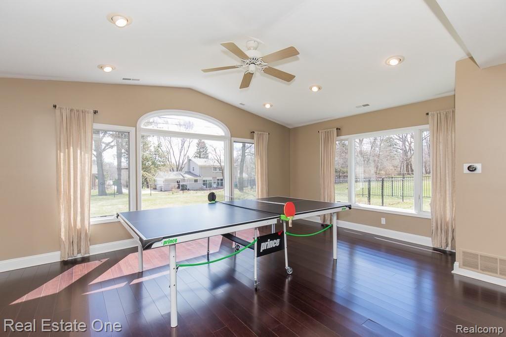585 South Fieldstone Drive Rochester Hills, MI 48309 - Photo 19 of 34