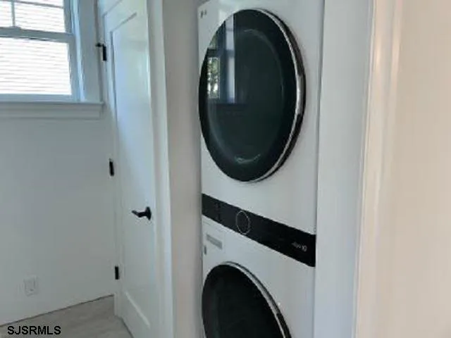 a close up view of a washer and dryer