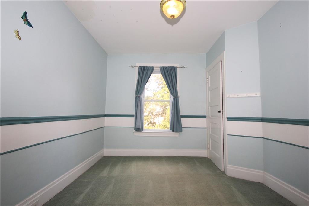 915 Malvern Road Pittsburgh, PA 15202 - Photo 17 of 23 he third bedroom has a window to provide natural light and a ceiling light for the evening hours. There is neutral color paint and carpet.