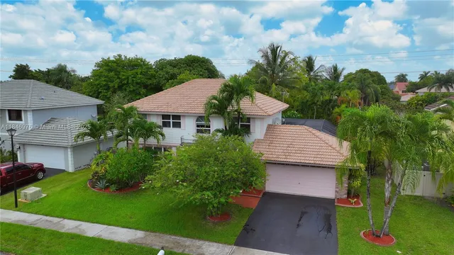$795,000 | 810 Greenbriar Avenue, Davie, FL 33325