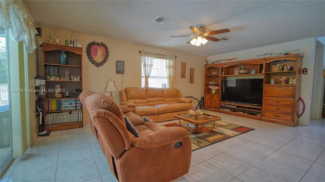 $795,000 | 810 Greenbriar Avenue, Davie, FL 33325