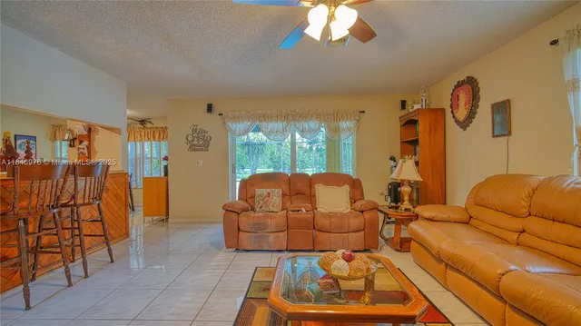 $795,000 | 810 Greenbriar Avenue, Davie, FL 33325