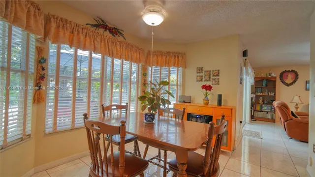 $795,000 | 810 Greenbriar Avenue, Davie, FL 33325