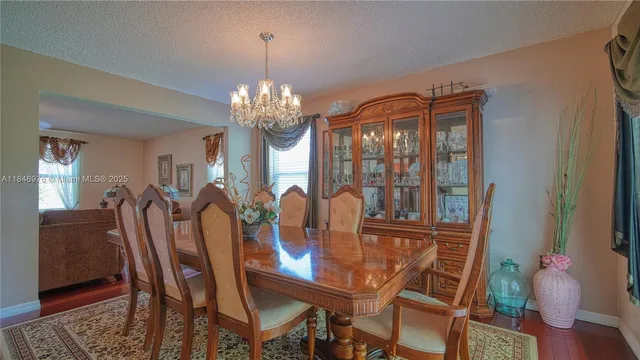 $795,000 | 810 Greenbriar Avenue, Davie, FL 33325