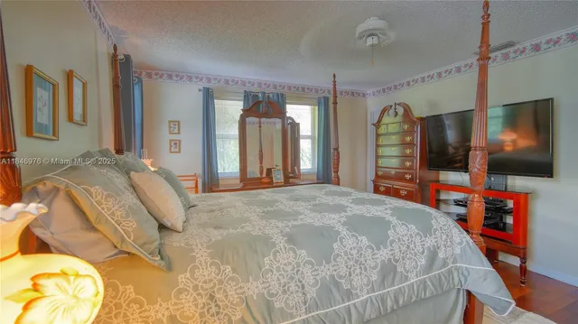 $795,000 | 810 Greenbriar Avenue, Davie, FL 33325