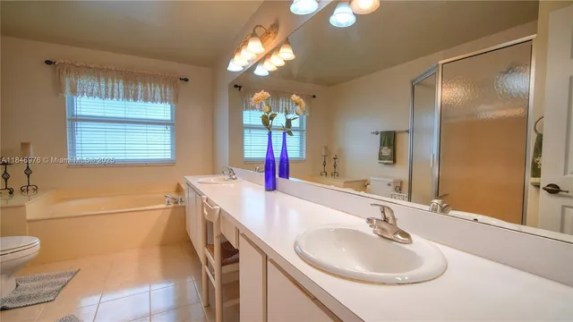 $795,000 | 810 Greenbriar Avenue, Davie, FL 33325