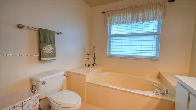 $795,000 | 810 Greenbriar Avenue, Davie, FL 33325