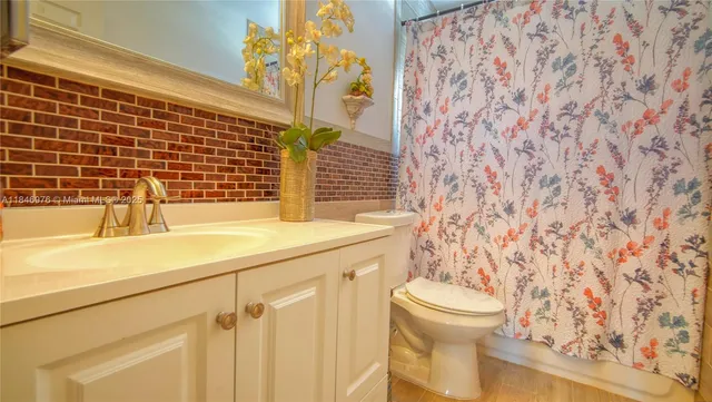 $795,000 | 810 Greenbriar Avenue, Davie, FL 33325