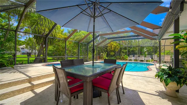 $795,000 | 810 Greenbriar Avenue, Davie, FL 33325