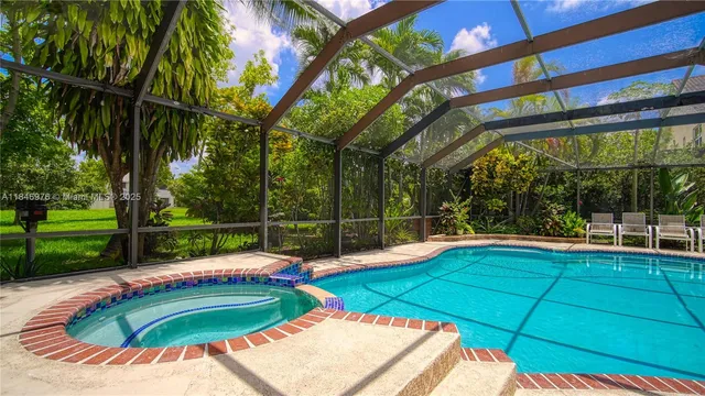 $795,000 | 810 Greenbriar Avenue, Davie, FL 33325