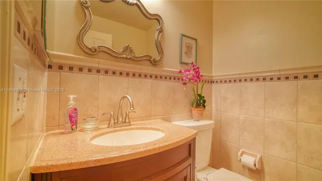 $795,000 | 810 Greenbriar Avenue, Davie, FL 33325