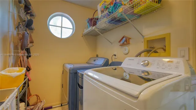 $795,000 | 810 Greenbriar Avenue, Davie, FL 33325