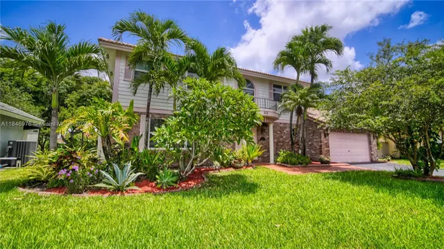 $795,000 | 810 Greenbriar Avenue, Davie, FL 33325