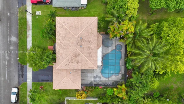 $795,000 | 810 Greenbriar Avenue, Davie, FL 33325
