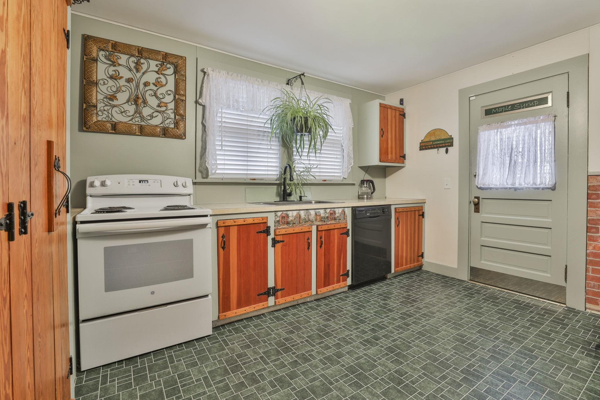 366 Nashua Street Milford, NH 03055 - Photo 9 of 30