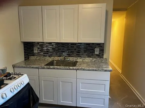 $1,800 | 20 Oyster Bay Road, Unit BACK, Locust Valley, NY 11560