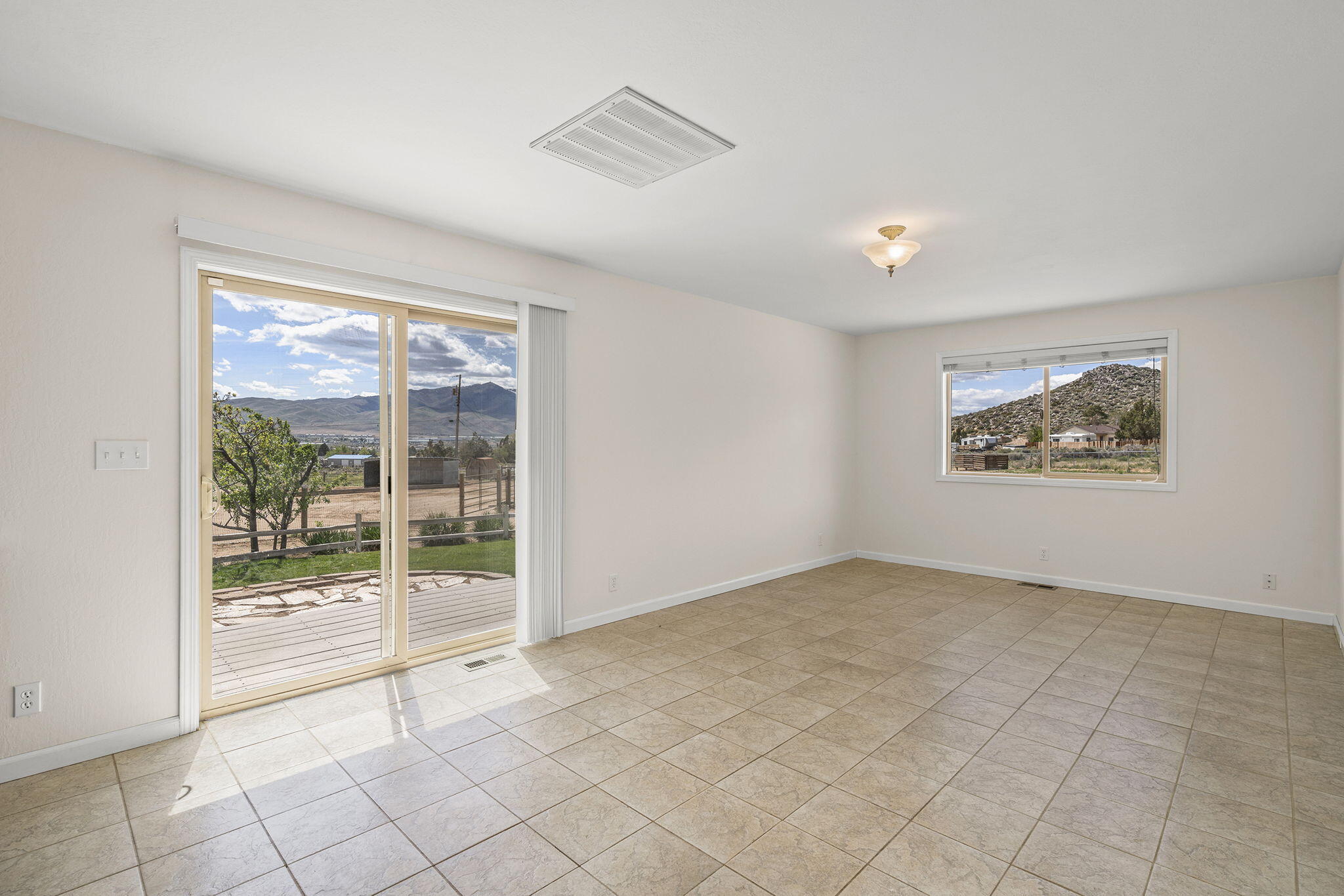 9333 Tomahawk Way Reno, NV 89506 - Photo 10 of 27 10-web-or-mls-_DSC9794