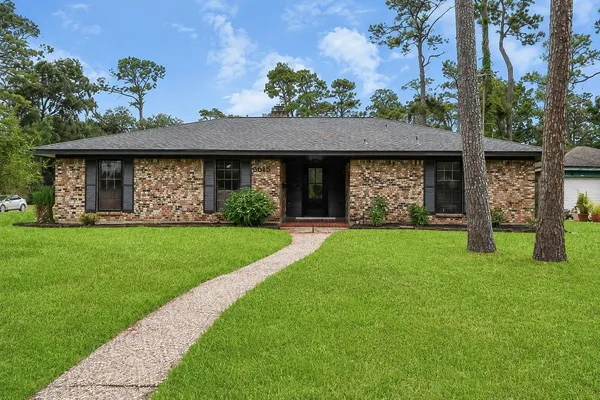 $300,000 | 3013 Woodland Drive, Dickinson, TX 77539