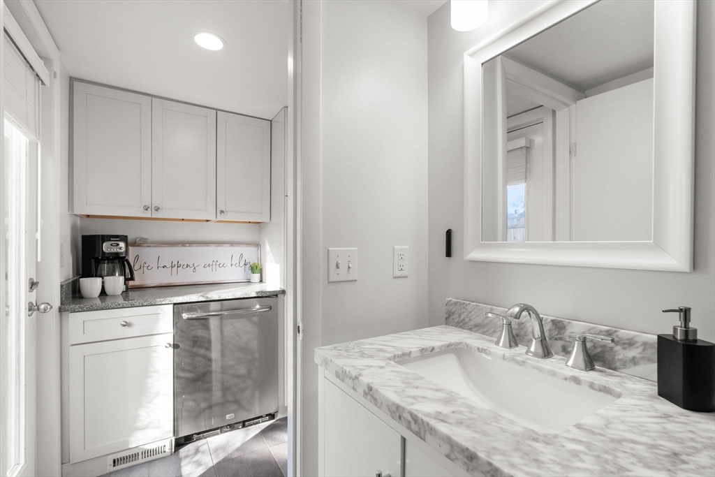 16 Alden Place, Unit 16 Newton, MA 02465 - Photo 19 of 26