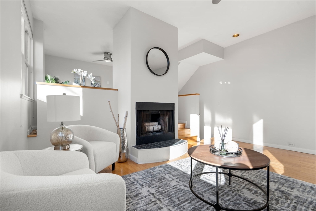 16 Alden Place, Unit 16 Newton, MA 02465 - Photo 3 of 26