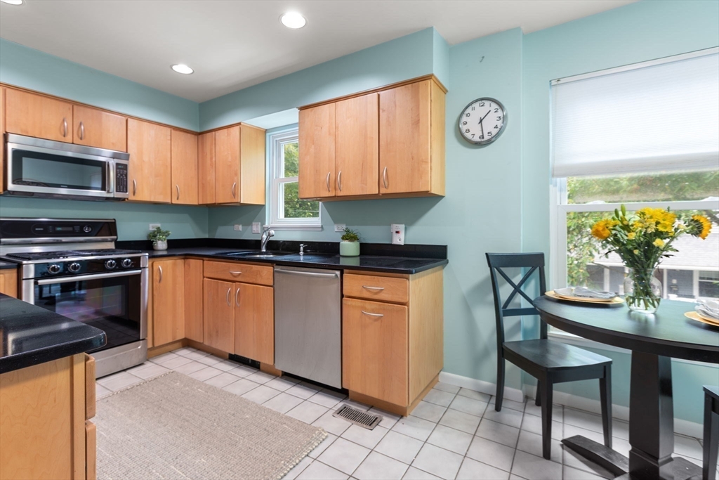 16 Alden Place, Unit 16 Newton, MA 02465 - Photo 7 of 26