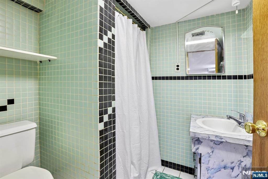 18 Patterson Street Harrison, NJ 07029 - Photo 40 of 46