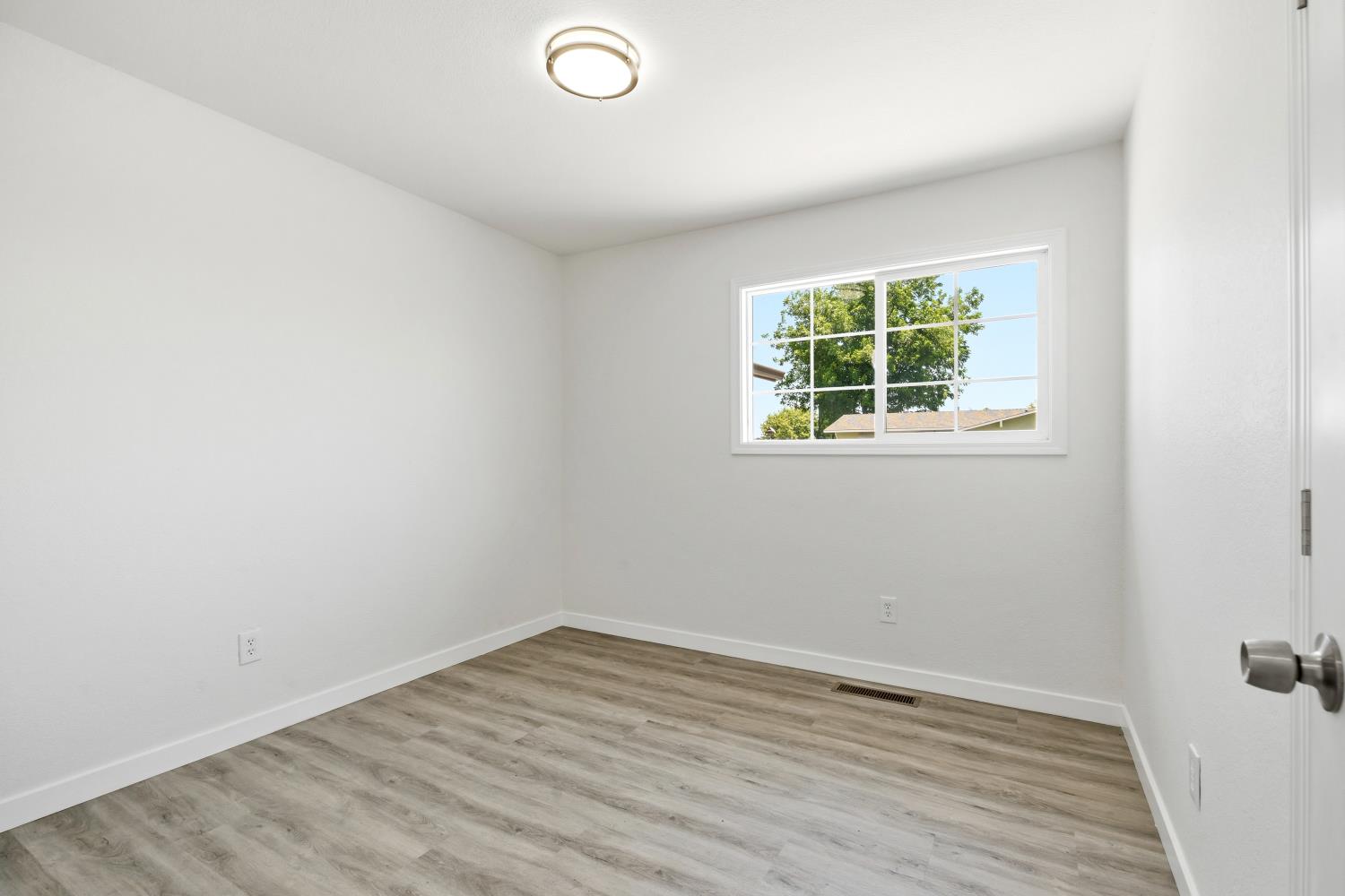 3501 Larisa Lane Ceres, CA 95307 - Photo 15 of 28 Bedroom 1