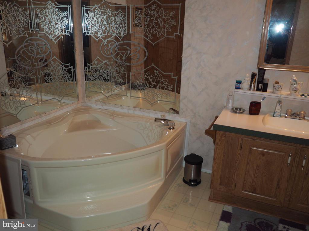 217 Pheasant Ridge Circle Lancaster, PA 17603 - Photo 6 of 8 Gallery Image 6