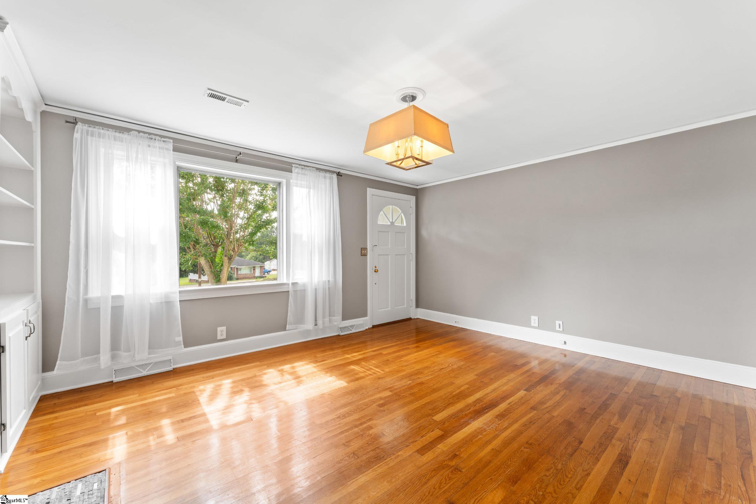 215 Legrand Boulevard Greenville, SC 29607 - Photo 6 of 39