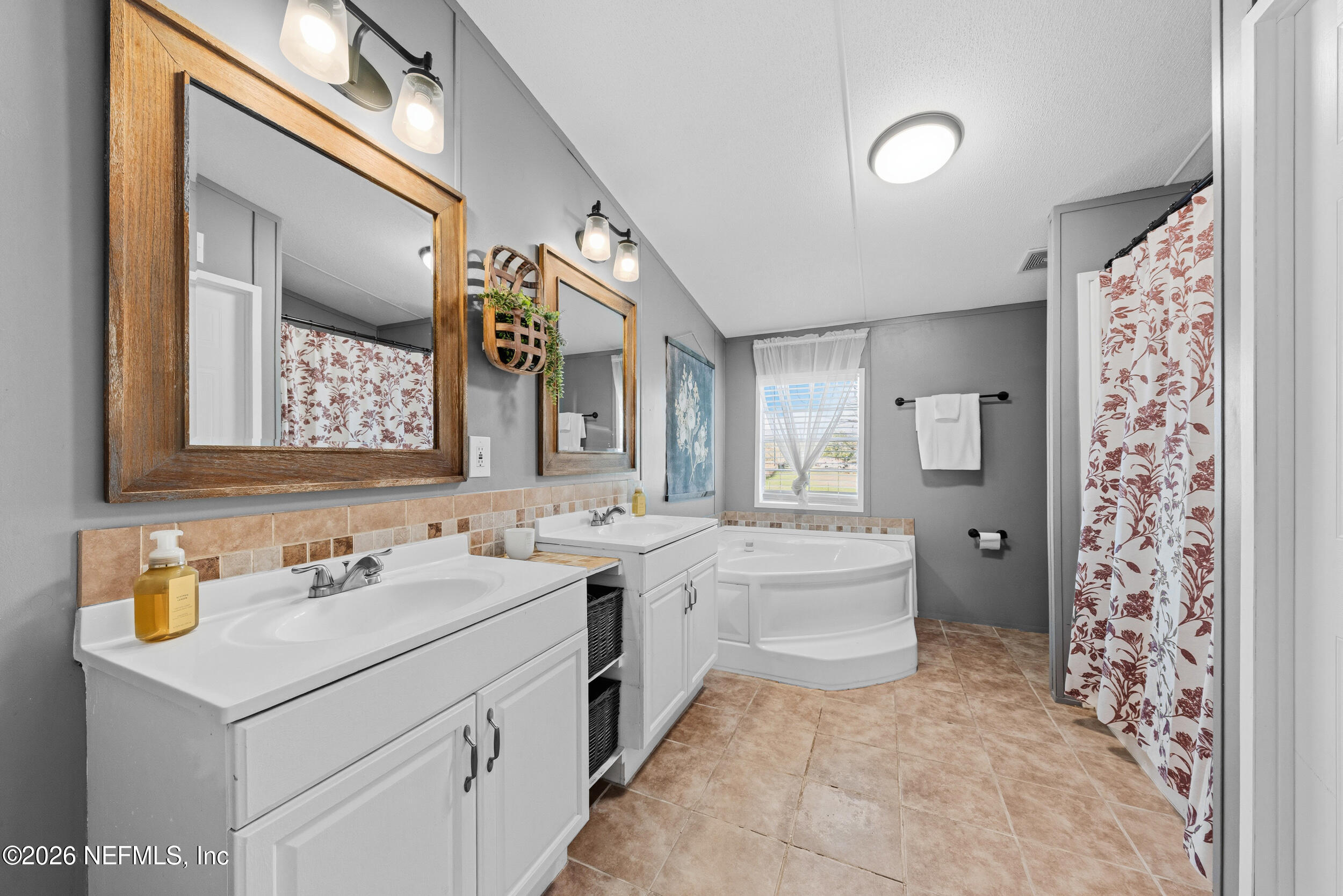 55097 Sugar Loaf Lane Callahan, FL 32011 - Photo 18 of 25 Owners Bathroom