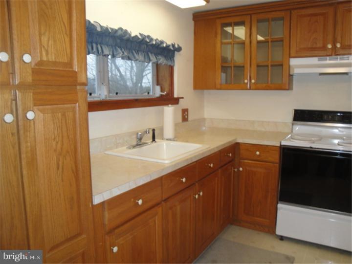 3261 Fisher Road Lansdale, PA 19446 - Photo 3 of 25 Kitchen