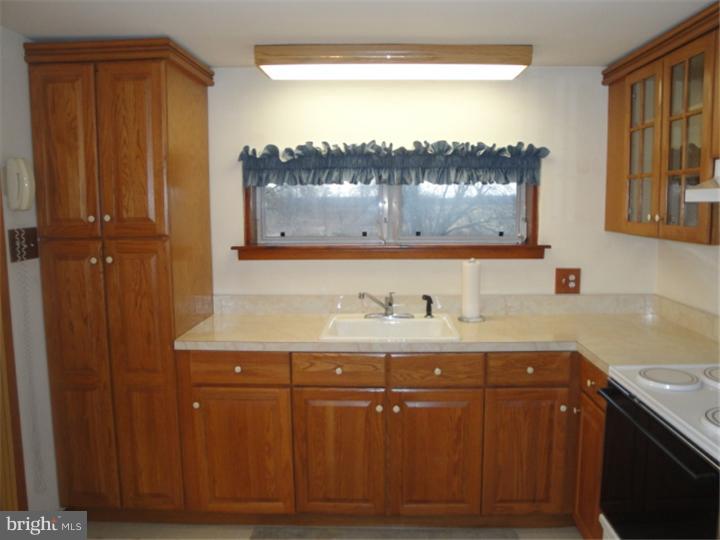 3261 Fisher Road Lansdale, PA 19446 - Photo 6 of 25 Kitchen