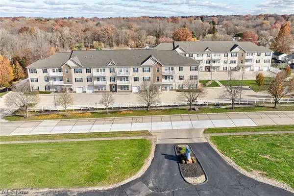 $1,425 | 558 Colony Park Drive, Unit 308, Tallmadge, OH 44278