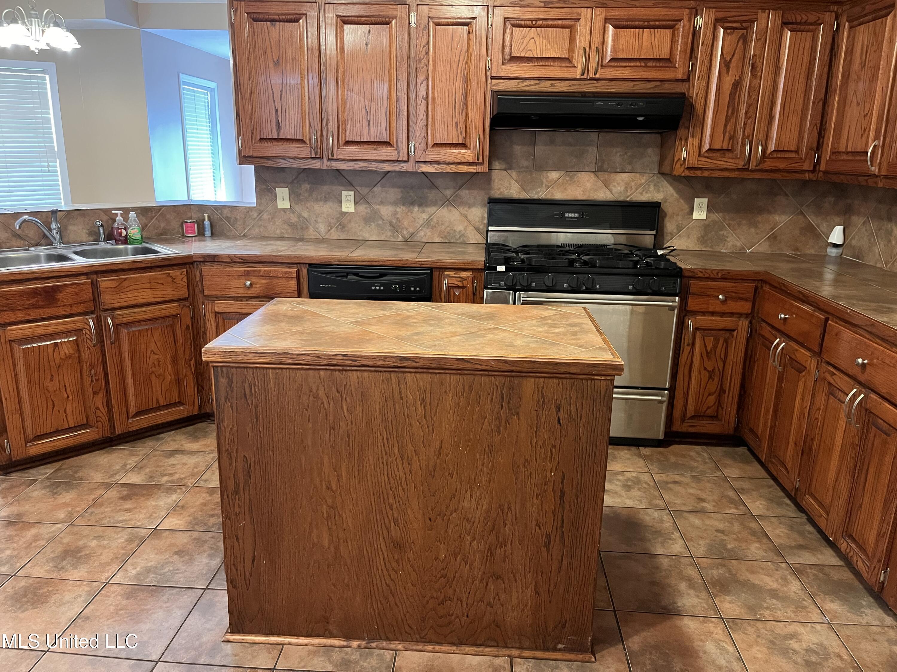 2052 Highway 48 Magnolia, MS 39652 - Photo 4 of 23 IMG_1137