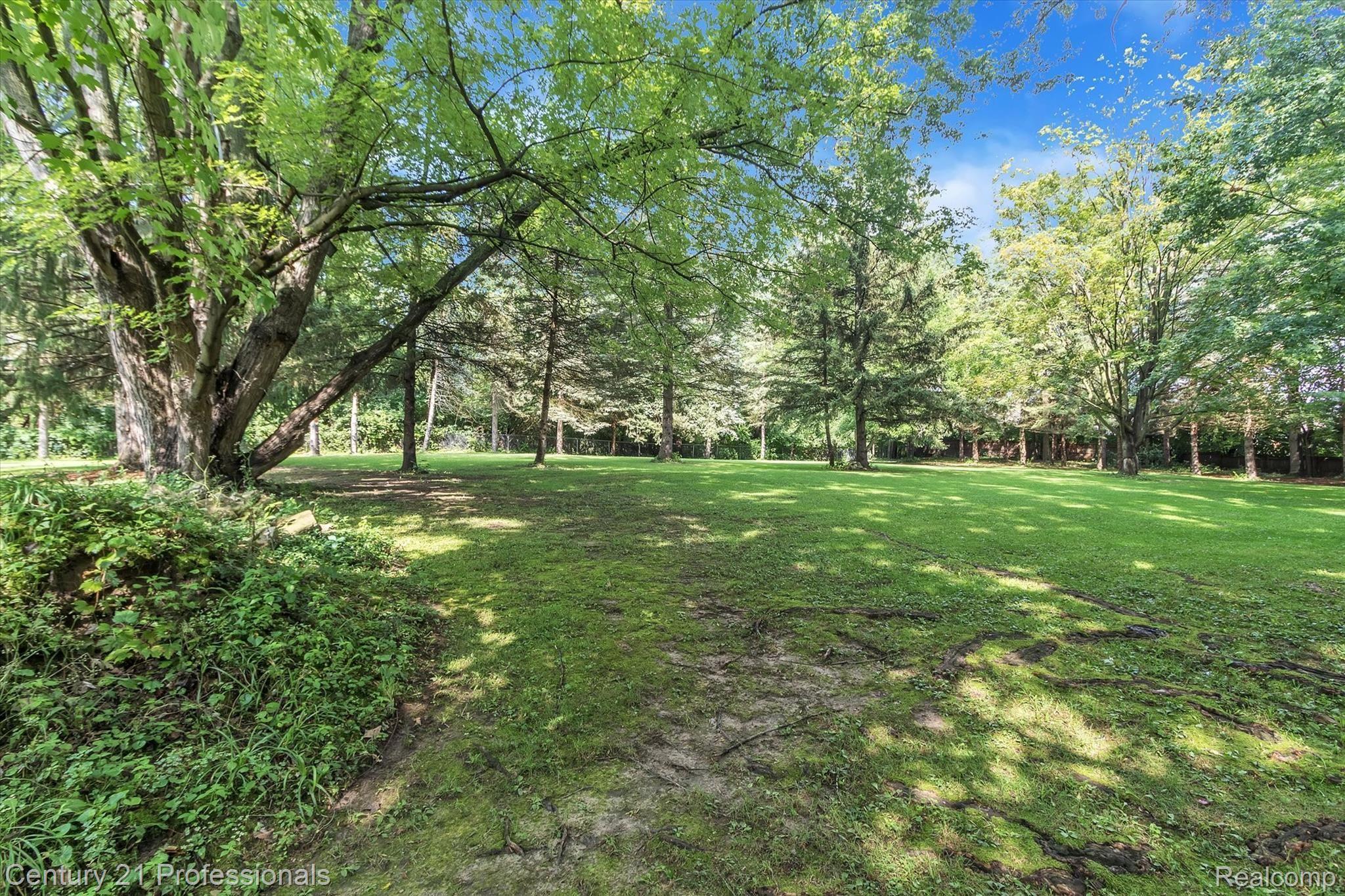 28366 Rollcrest Road Farmington, MI 48334 - Photo 40 of 53 49-28366-Rollcrest-Rd-Windowstill-Real-Estate-Photography-53.jpg