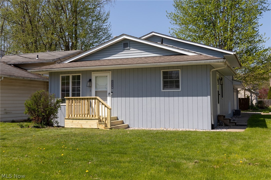 5258 Main Avenue North Ridgeville, OH 44039 - Photo 2 of 34