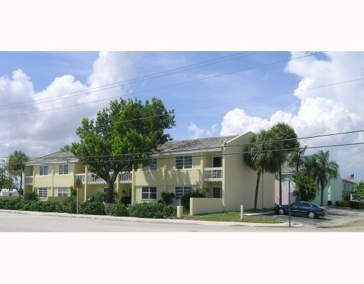 2131 Northeast 36th Street, Unit 2121 Lighthouse Point, FL 33064 - Photo 1 of 9 Photo 1