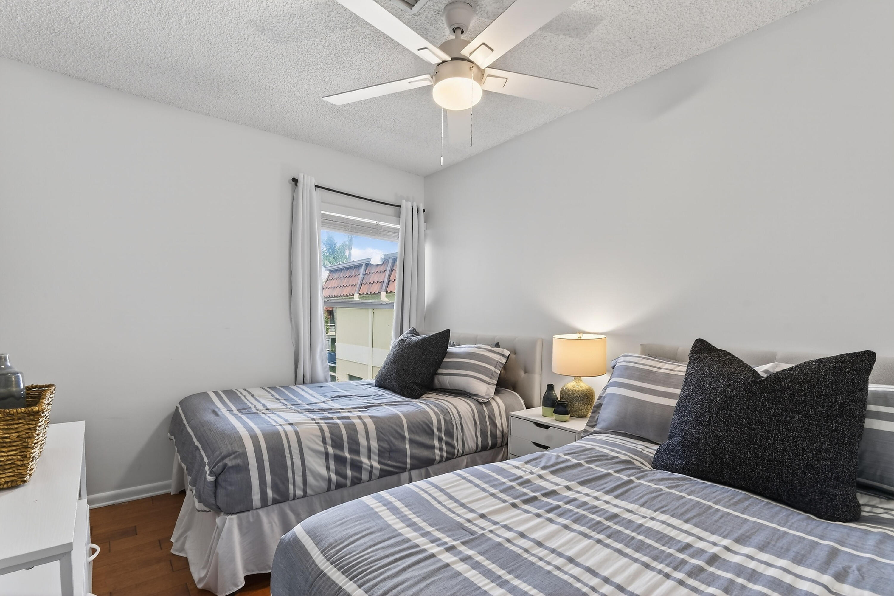 717 Highway 1, Unit 912 Jupiter, FL 33477 - Photo 31 of 45 a bedroom with two beds and a chandelier