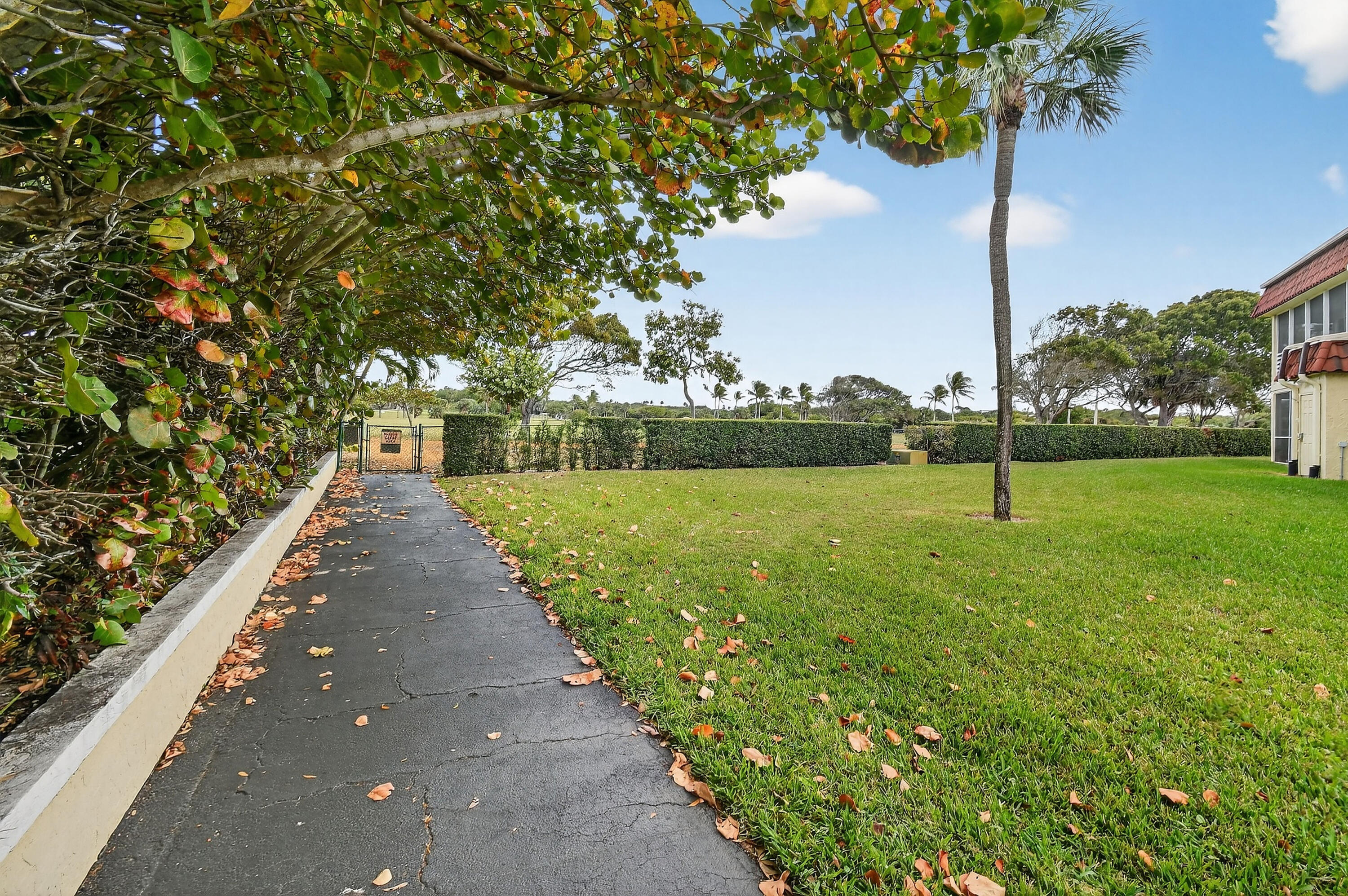 717 Highway 1, Unit 912 Jupiter, FL 33477 - Photo 32 of 45 a view of a garden with a tree